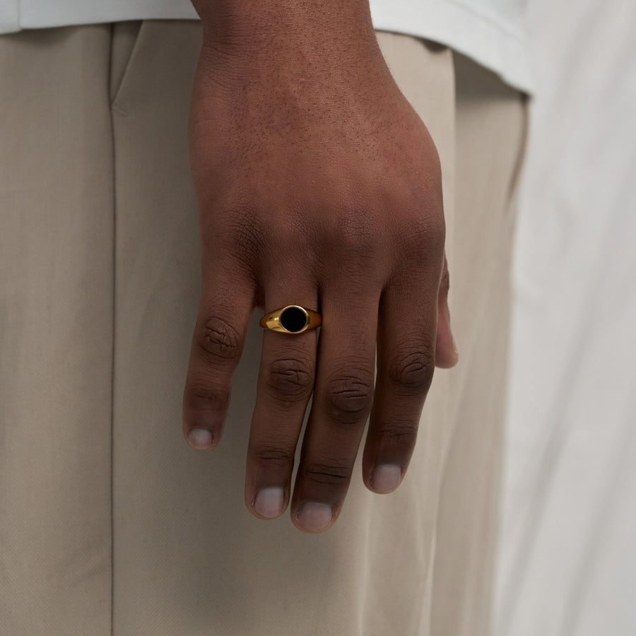 Oval Black Ring (Gold)