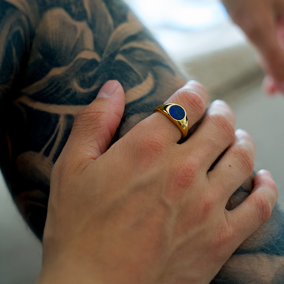 Oval Lapis Ring (Gold)