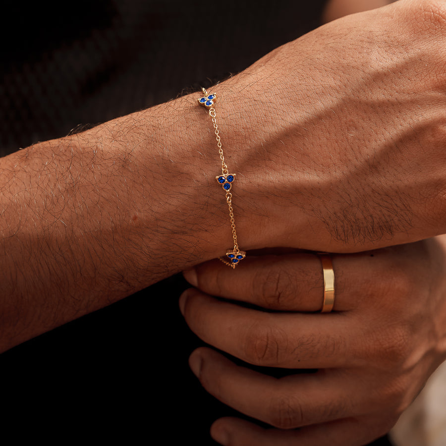 blue clover bracelet + e