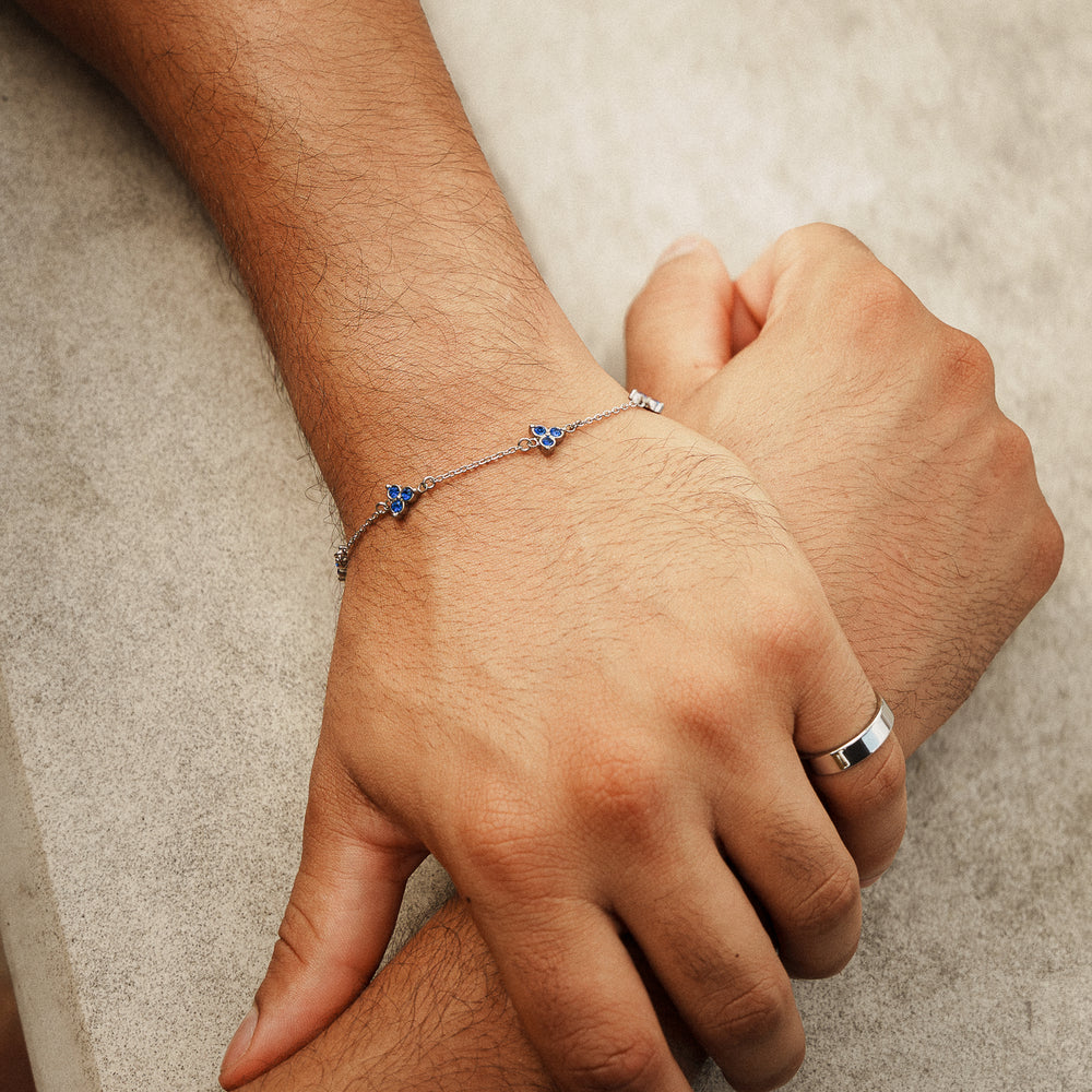blue clover bracelet + e