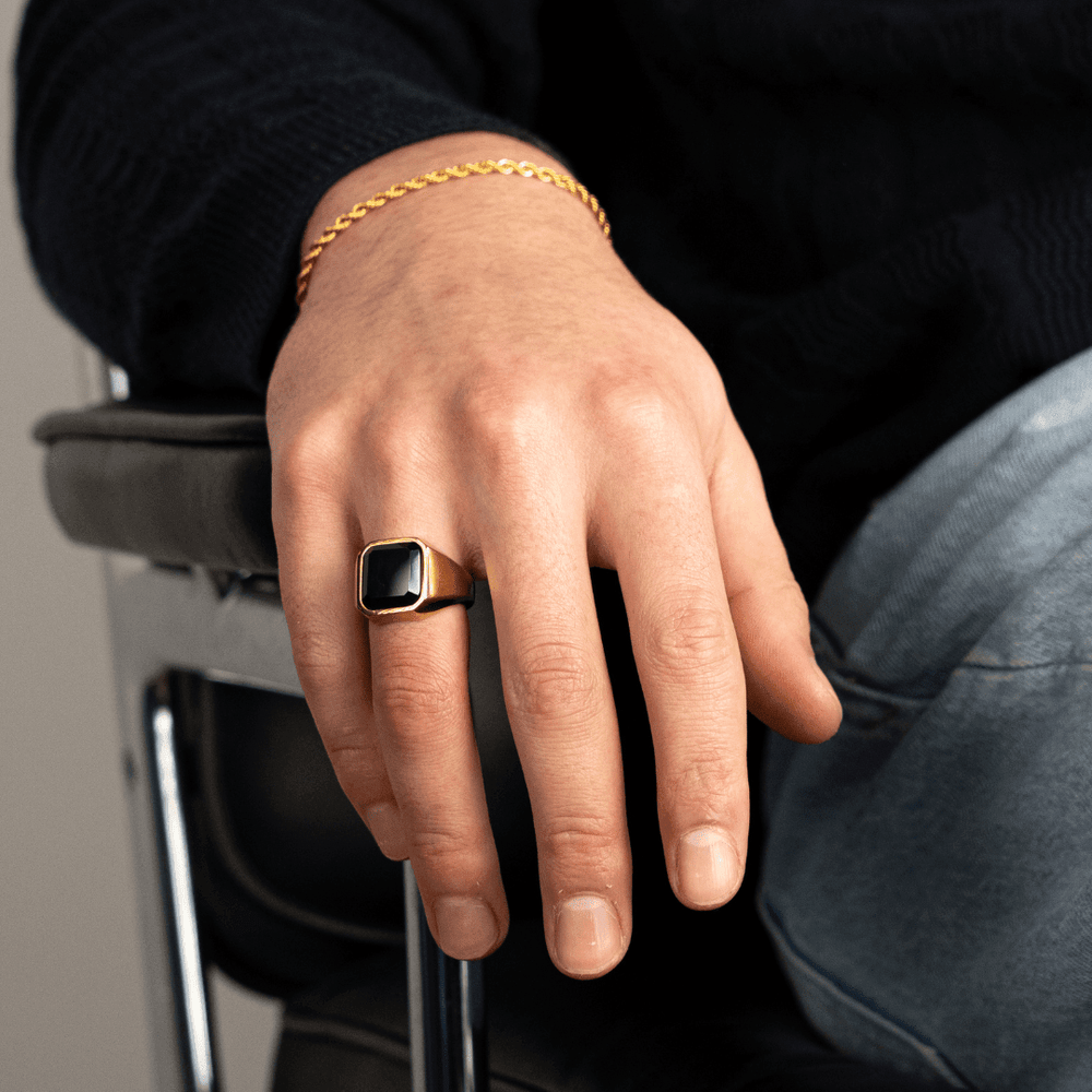 Royal Signet Ring (Gold) - Essence Amsterdam