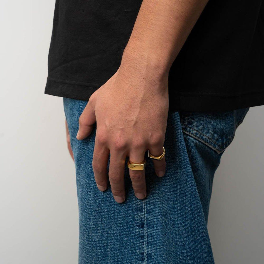 Slick Signet Ring (Gold) - Essence Amsterdam